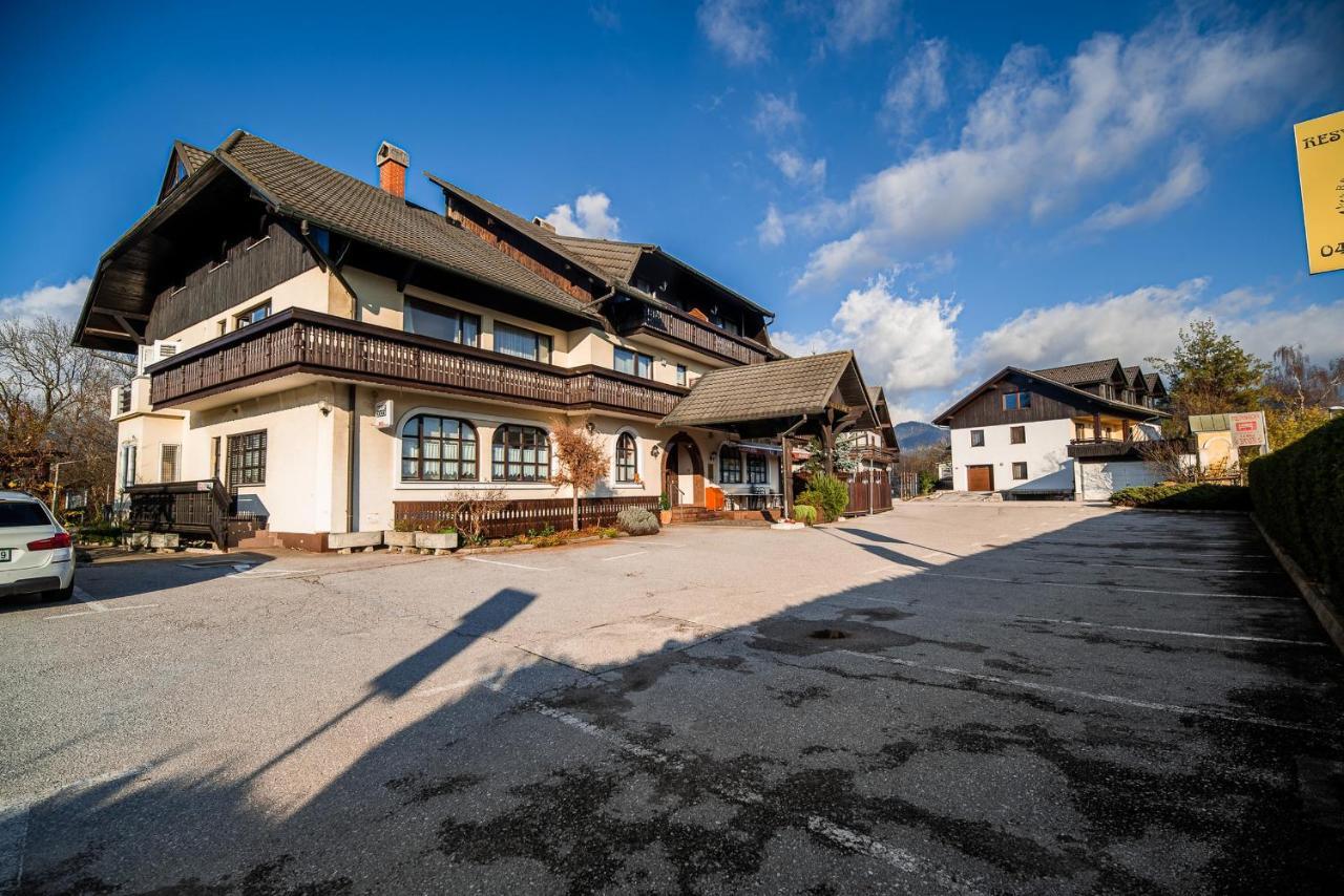 Guesthouse Leski Dvor Lesce  Zewnętrze zdjęcie